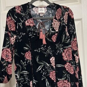Knox Rose Black and Pink Floral Top Boho Roses Drawstring Tassels High Low M